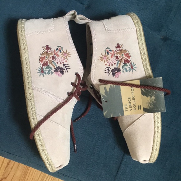 Pink Floral TOMS (9W) BRAND NEW - Picture 3 of 7